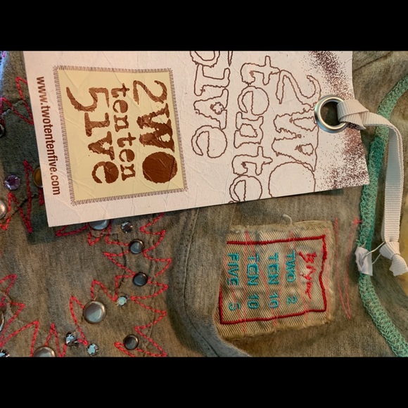 Johnny Was Two ten ten five stud emb Top M NWT - Picture 8 of 8